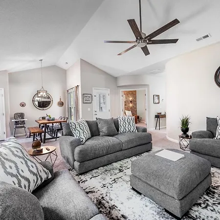 Cozy Industrial Kildaire Farms Home- Near Downtown